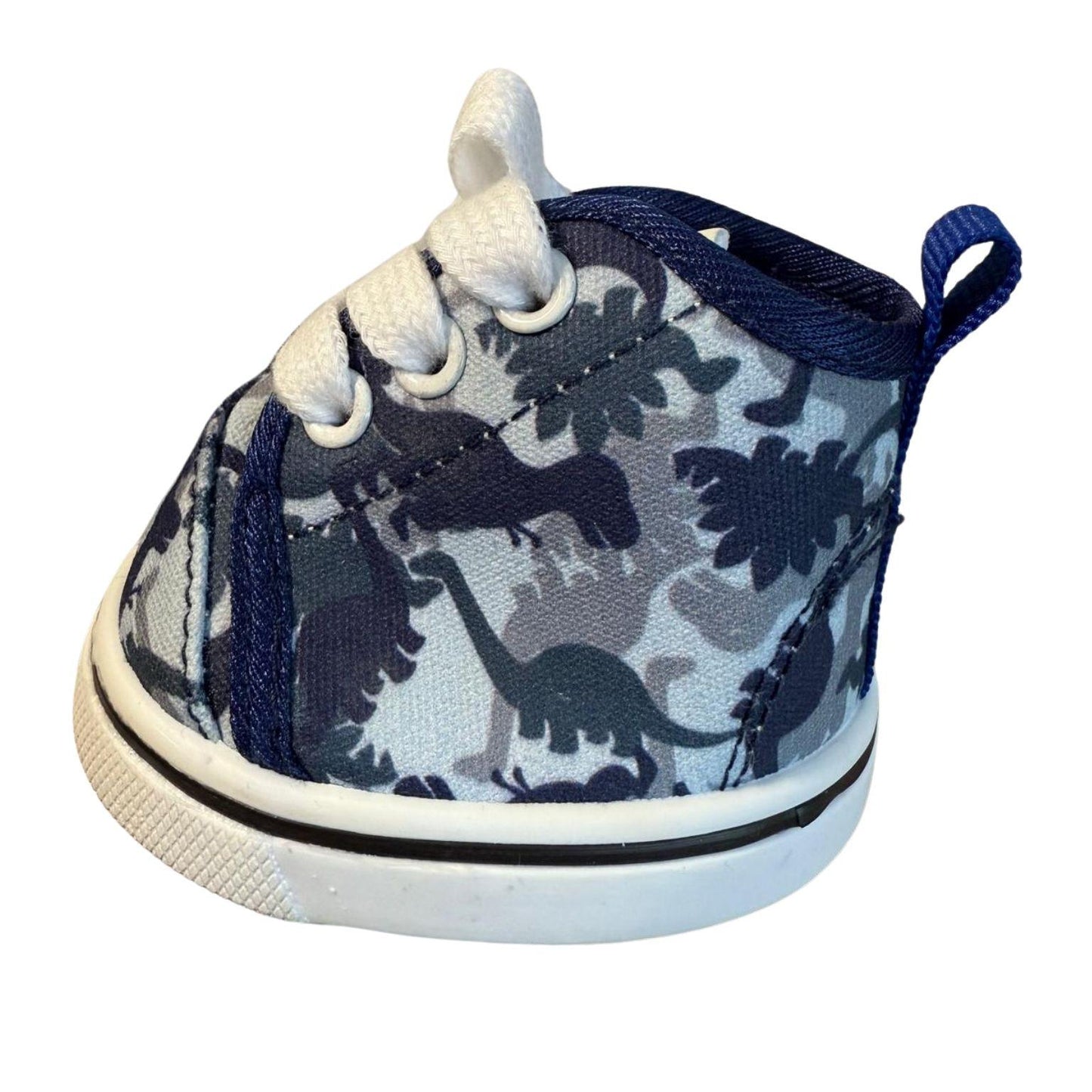 Sneakers voor knuffels met vrolijke blauwe dino’s in verschillende kleuren – stoere en speelse accessoires van Make a Bear