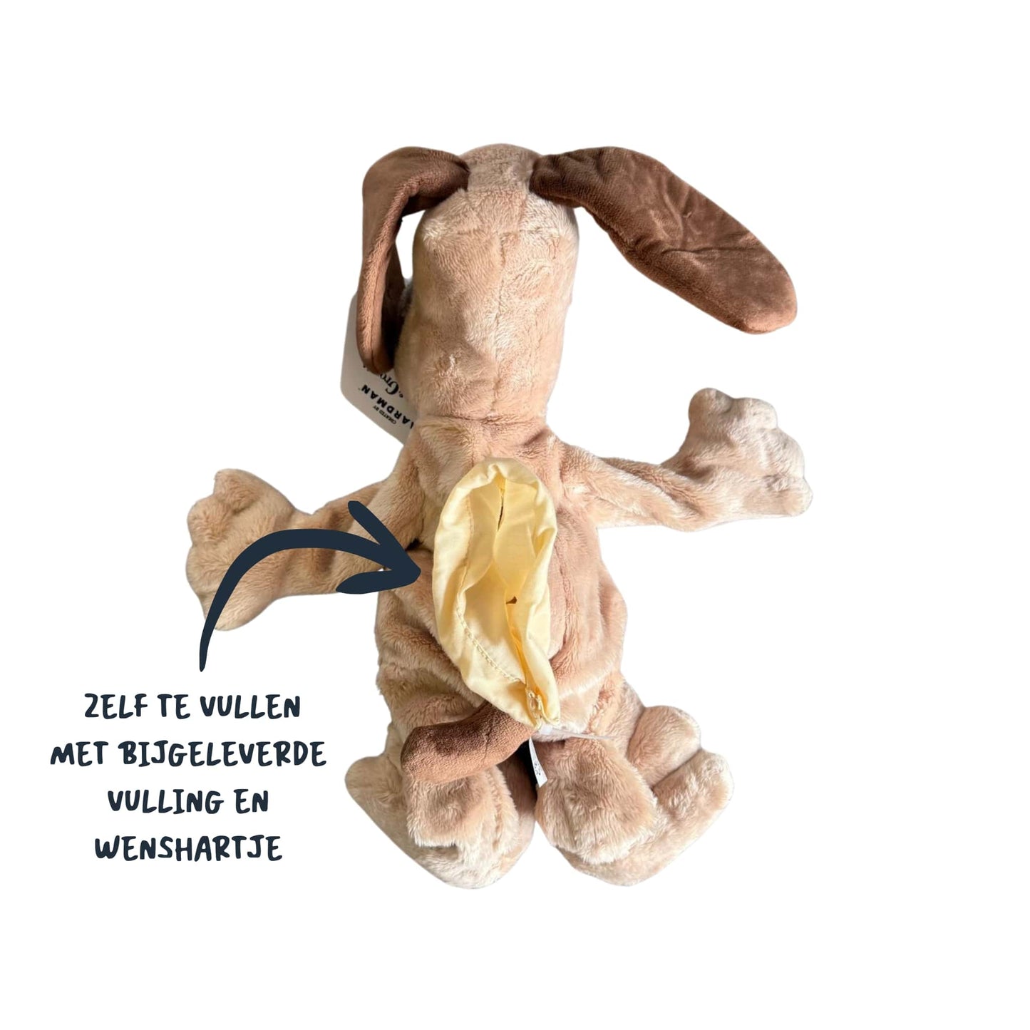 Achterzijde van de Gromit knuffel van Make a Bear met zichtbare vulopening – zelf vullen met vulling en wenshartje