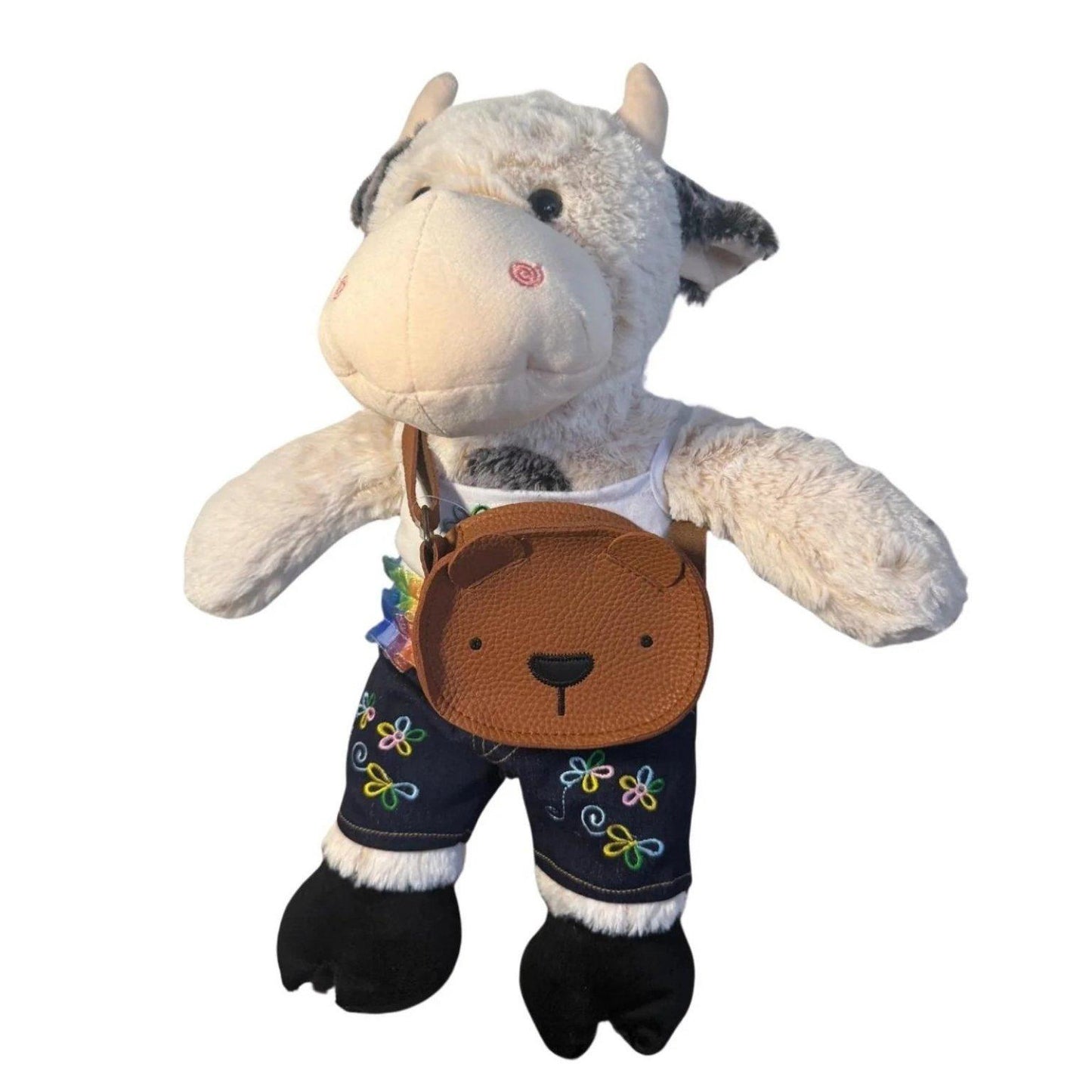 Knuffel koe Bessie in jeans, bloemen shirt en knuffeltasje – unieke outfit van Make a Bear