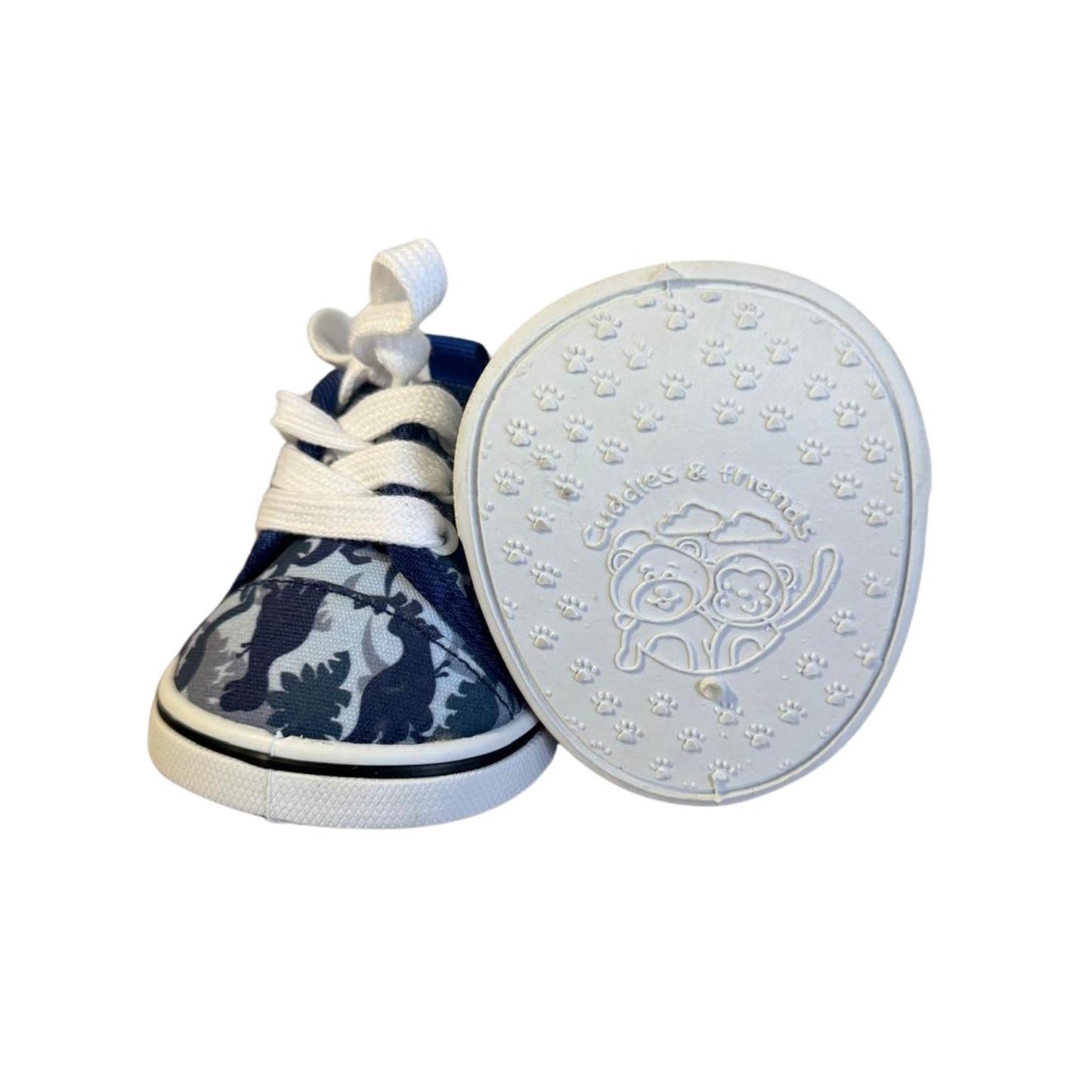 Onderkant van de Dino sneakers voor knuffels met pootafdrukjes en het Cuddle & Friends logo – originele zooldetails voor Make a Bear accessoires
