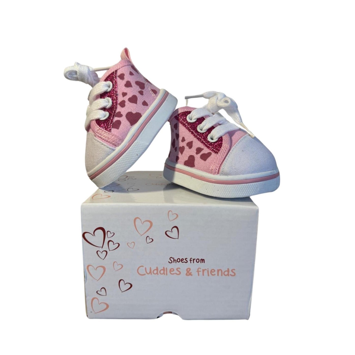 Roze sneakers met hartjes voor knuffels in originele schoenendoos verpakking van Make a Bear – perfect als cadeau of accessoire