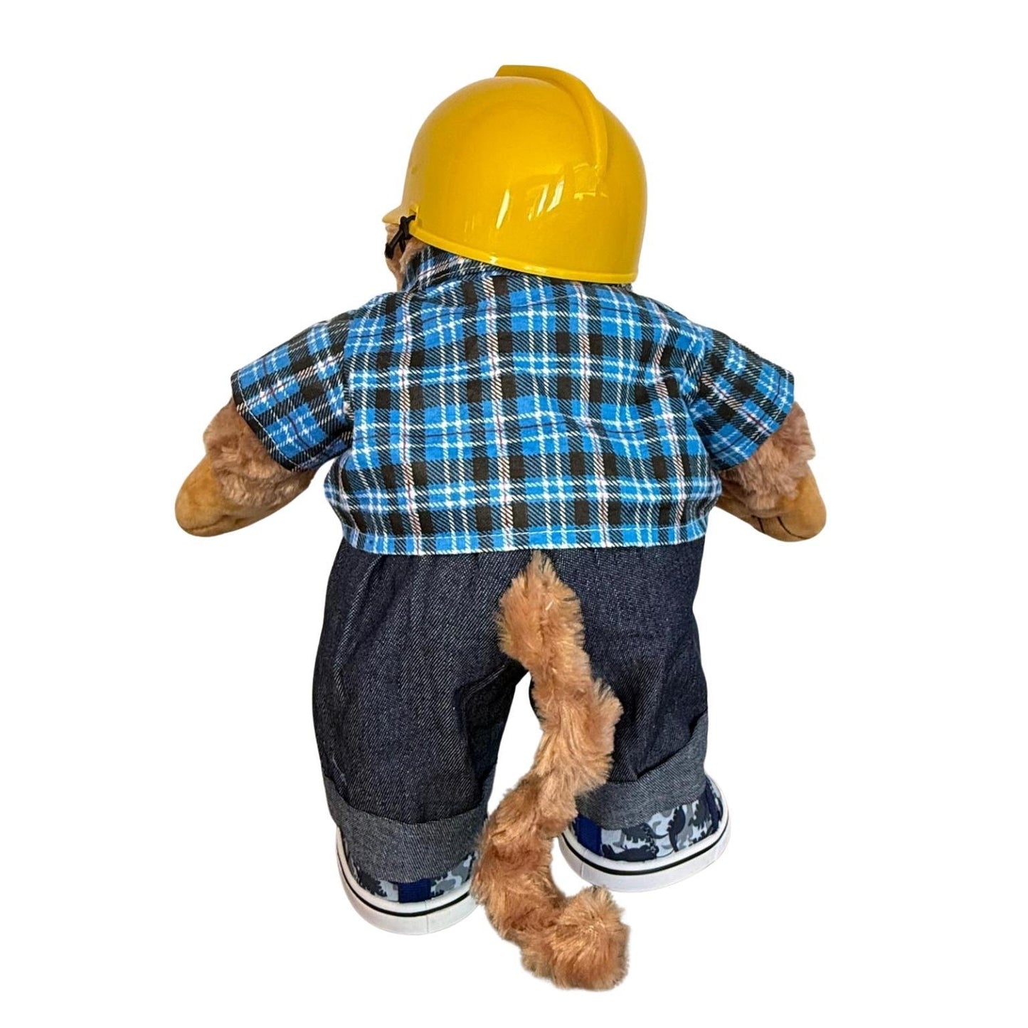 Achterkant van Mooki in bouwvakker outfit – zichtbare opening in de broek voor knuffelstaart van Make a Bear
