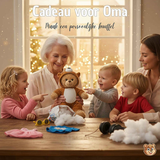 adeau voor oma, Kleinkinderen en oma poseren samen met de knuffel en opname module.