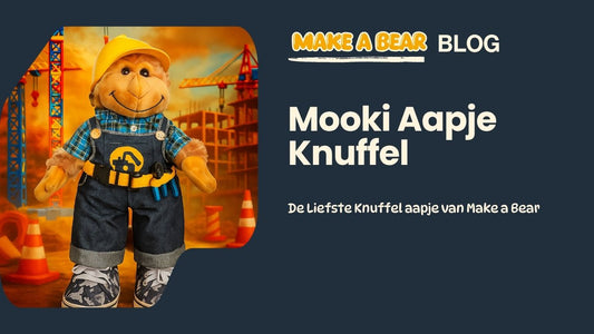 Een zachte bruine pluche aapknuffel van Make a Bear zit vrolijk rechtop met open armen — klaar om geknuffeld te worden en gepersonaliseerd te worden als uniek cadeau.
