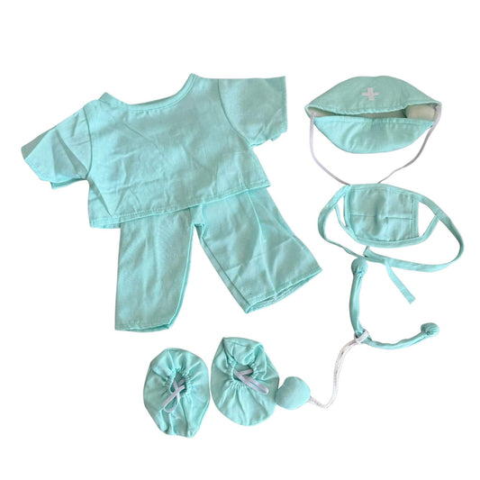 Complete dokter outfit voor knuffels in mintgroen met shirt, broek, pantoffels, stethoscoop, mondmasker en dokterskapje