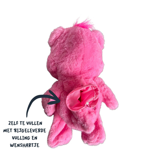 Achterzijde van het Lachebeertje van Make a Bear met vulopening – vrolijke knuffel om zelf te vullen en te personaliseren