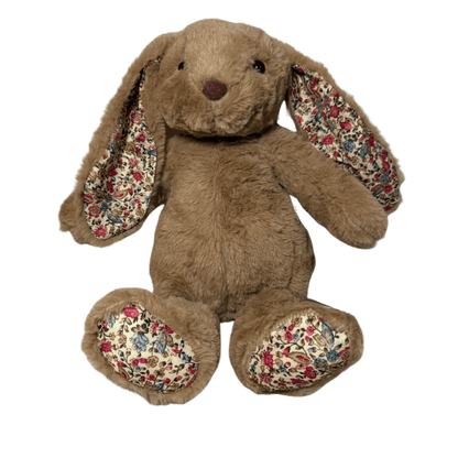 Coco het konijn knuffel - Make a bearCoco het konijn knuffel - Make a bear. Coco het konijnenknuffel, een schattige en zachte knuffel met lange oren en pootjes, versierd met stofjes met schattige bloemetjes.