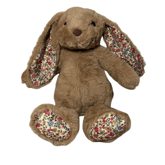 Coco het konijn knuffel - Make a bearCoco het konijn knuffel - Make a bear. Coco het konijnenknuffel, een schattige en zachte knuffel met lange oren en pootjes, versierd met stofjes met schattige bloemetjes.