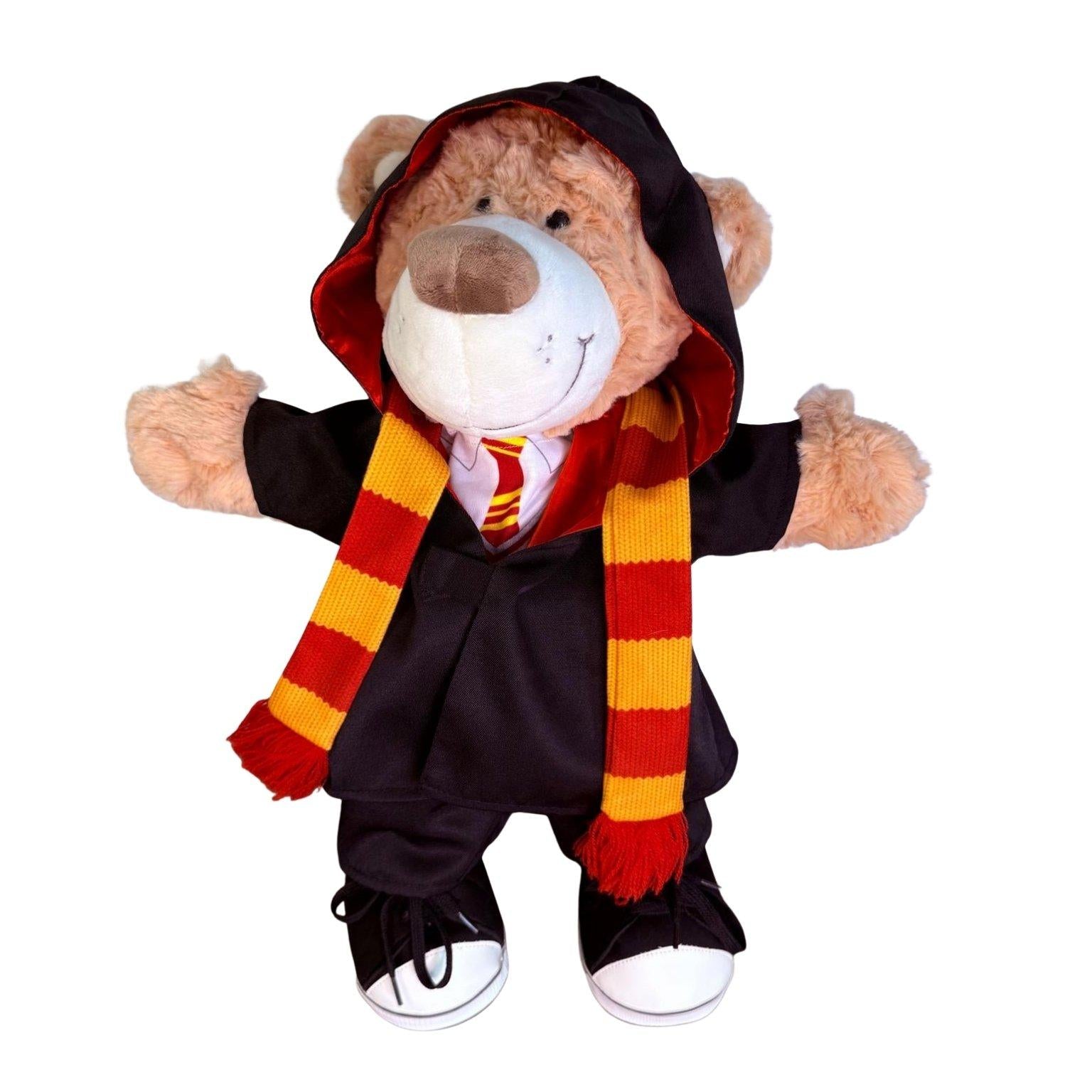 Milo de knuffelbeer in gesloten tovenaarcape – mysterieuze look met magisch detail van Make a Bear